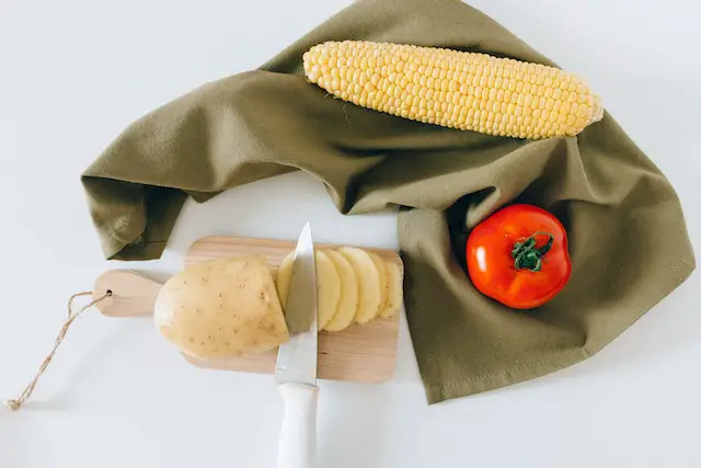 how far away to plant corn from tomatoes